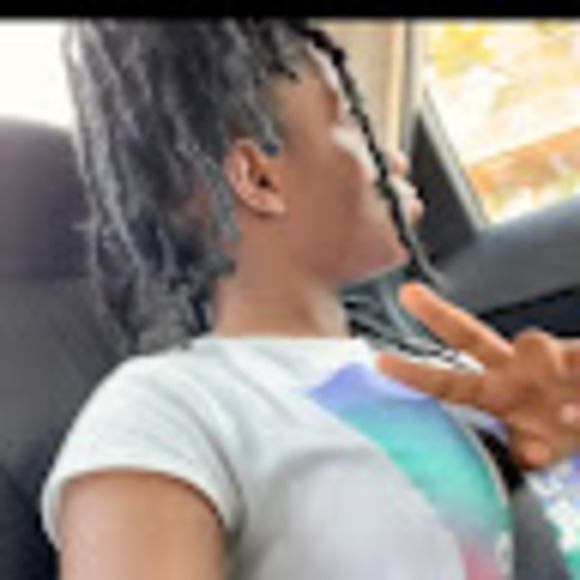 Meet your Posher, Monae - Picture 1 of 1